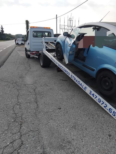 Luserna San Giovanni: rischia di investire una vigilessa e tenta una fuga