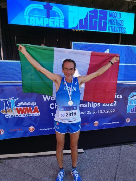Il pinerolese Andrea Burlo è vicecampione mondiale M50 di corsa campestre