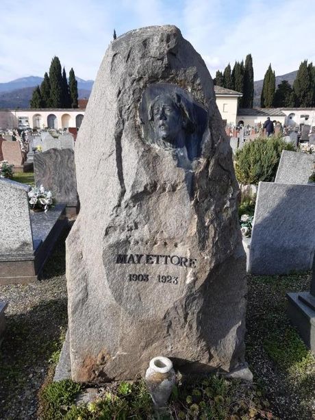 Pinerolo ricorda Ettore Giovanni May nel centenario della sua morte con fiori e nuovi cartelli Pinerolo ricorda Ettore Giovanni May nel centenario della sua morte con fiori e nuovi cartelli