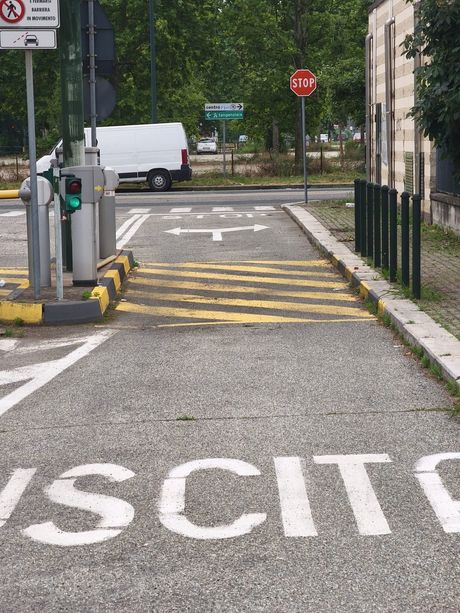 Abbattono le barriere e rubano un camper di turisti, ancora polemiche al Caio Mario