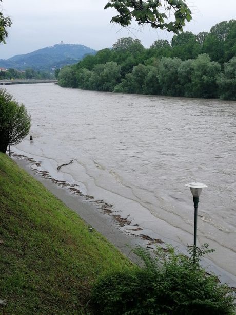 Dopo due giorni di sole, il maltempo torna a far paura: allerta arancione in provincia di Torino Dopo due giorni di sole, il maltempo torna a far paura: allerta arancione in provincia di Torino