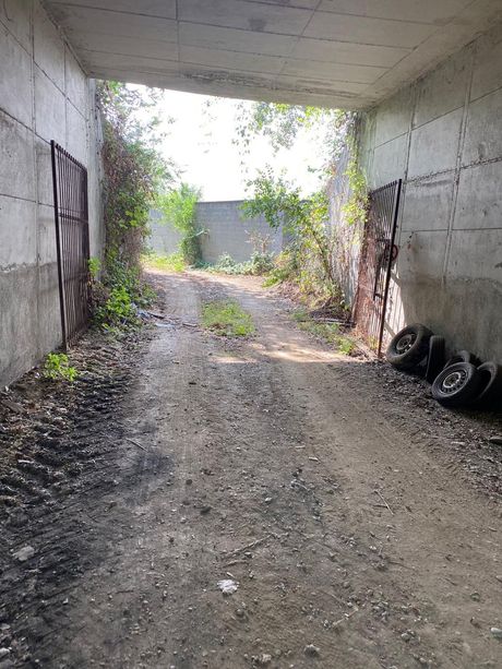 Rifiuti, macerie, materassi: al Villaretto c'è una discarica abusiva a cielo aperto Rifiuti, macerie, materassi: al Villaretto c'è una discarica abusiva a cielo aperto