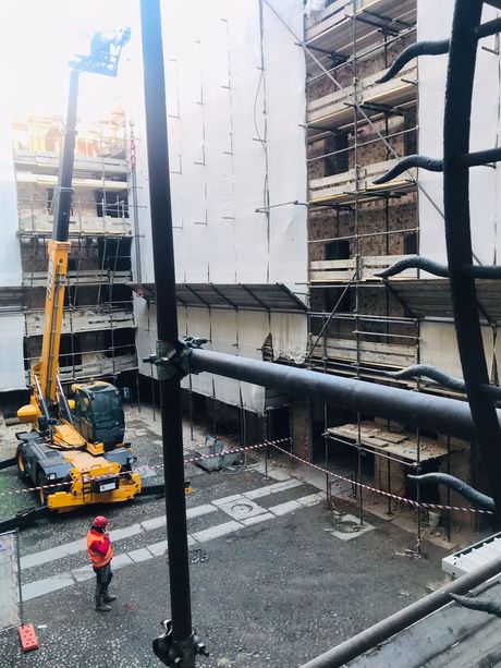 Bomba a mano esplode in un cantiere di via Nizza: ferito un operaio Bomba a mano esplode in un cantiere di via Nizza: ferito un operaio