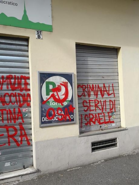 Sede del Pd imbrattata nella notte con scritte pro-Palestina e contro il partito Sede del Pd imbrattata nella notte con scritte pro-Palestina e contro il partito