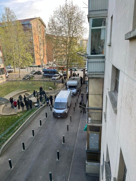 Blitz all'alba nelle case popolari di via Scarsellini: liberati due alloggi occupati Blitz all'alba nelle case popolari di via Scarsellini: liberati due alloggi occupati