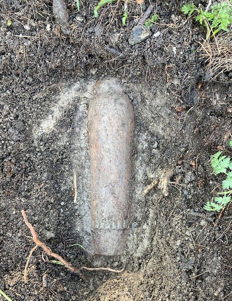 Cerca un braccialetto con il metal detector e trova un ordigno bellico [FOTO]