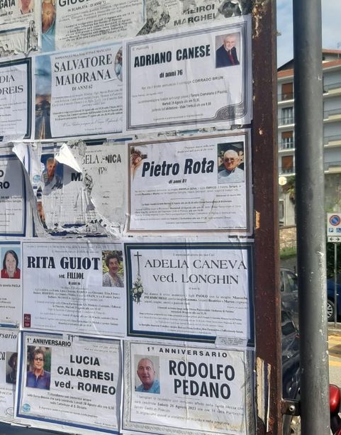 Insulto omofobo su un manifesto funebre a Pinerolo