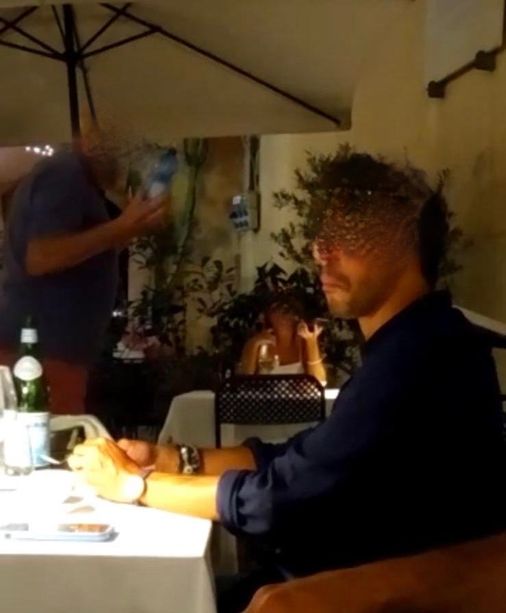 Bordighera: residente si scaglia contro i clienti della Locanda Marinai, Pani “Non è il primo episodio, sono arrivate anche secchiate e calzini” (foto) Bordighera: residente si scaglia contro i clienti della Locanda Marinai, Pani “Non è il primo episodio, sono arrivate anche secchiate e calzini” (foto)