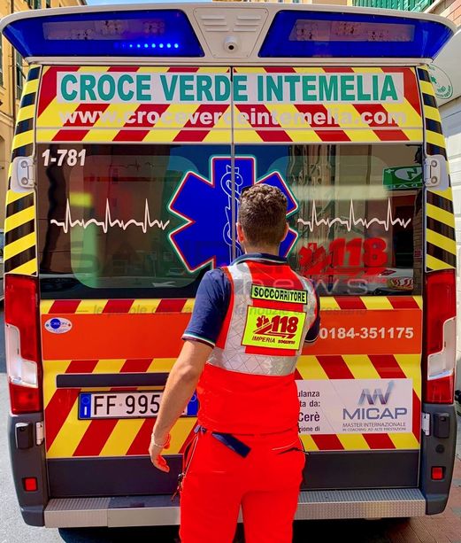 Seborga, scontro tra moto e auto a Madonna della Neve: muore il motociclista