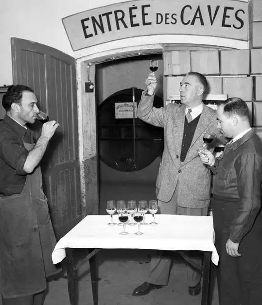 150 anni di storia e di esperienza alle Cantine dell'Hotel de Paris Monte-Carlo 150 anni di storia e di esperienza alle Cantine dell'Hotel de Paris Monte-Carlo