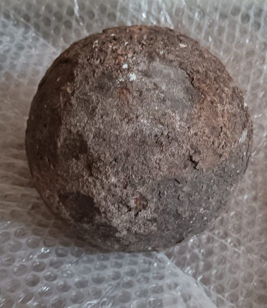 Sanremo ricorda il bombardamento del 1678: in mostra la palla di cannone del Re Sole trovata a palazzo Borea D'Olmo (Foto) Sanremo ricorda il bombardamento del 1678: in mostra la palla di cannone del Re Sole trovata a palazzo Borea D'Olmo (Foto)