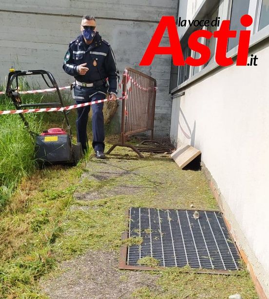 Grave incidente sul lavoro allo Scientifico: giardiniere precipita nel vuoto