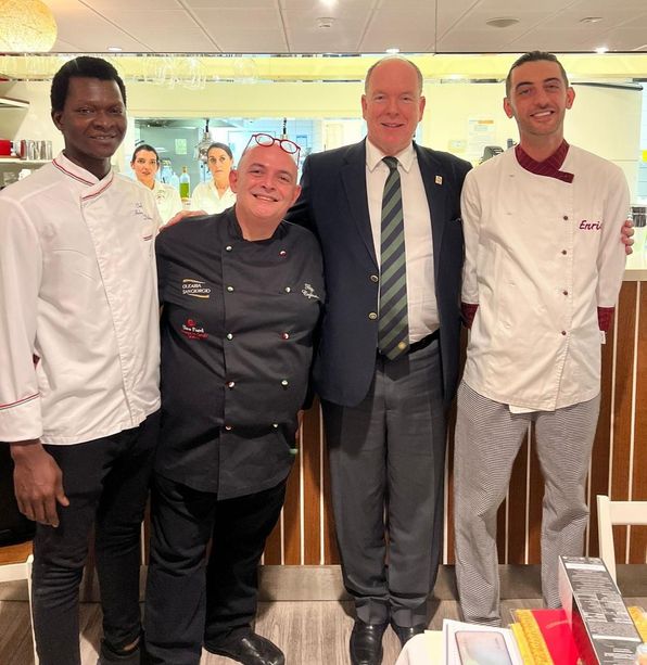 Lo chef reggino Fiippo Cogliandro cucina per il Principe Alberto alla Société Nautique di Monaco Lo chef reggino Fiippo Cogliandro cucina per il Principe Alberto alla Société Nautique di Monaco