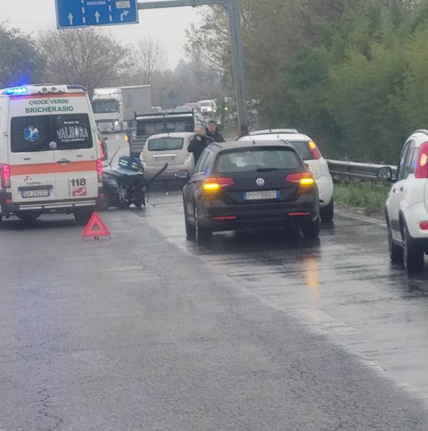 Pinerolo: frontale sulla circonvallazione, tre donne ferite Pinerolo: frontale sulla circonvallazione, tre donne ferite