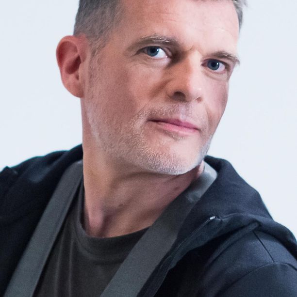 "Fai schifo e sei un buffone". Lo scrittore Massini aggredito al Salone: "Insultato per mio libro su Hitler" "Fai schifo e sei un buffone". Lo scrittore Massini aggredito al Salone: "Insultato per mio libro su Hitler"