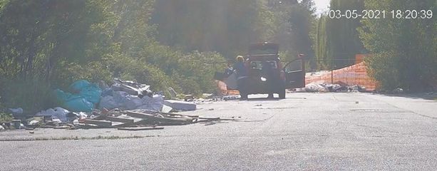 Abbandono rifiuti a Settimo Torinese: i responsabili individuati grazie alle videocamere Abbandono rifiuti a Settimo Torinese: i responsabili individuati grazie alle videocamere