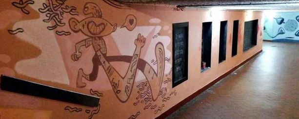 Armato di coltello e insanguinato semina il panico nel sottopasso di via Morosini, denunciato nordafricano