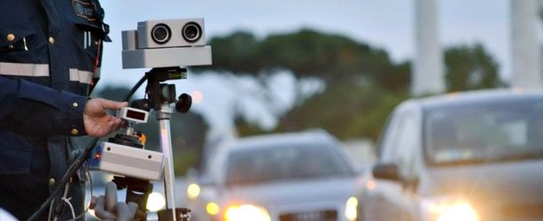 Sfrecciava sulla tangenziale di Bra a 163 km all’ora: 800 euro di multa e ritiro della patente per un 26enne