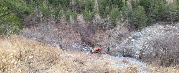 Macchina vola giù per 30 metri alle Barricate in valle Stura: incredibilmente illeso l'uomo alla guida Macchina vola giù per 30 metri alle Barricate in valle Stura: incredibilmente illeso l'uomo alla guida