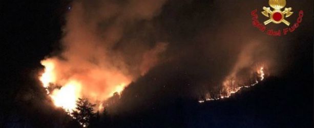 Torna l'allarme incendi nei boschi: la Protezione civile lancia l'allerta arancione per il Varesotto