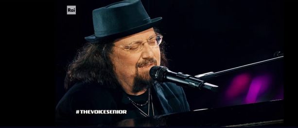 Troppo famoso per vincere un talent: Danilo Amerio fuori dalla finale di "The voice senior". Presto un nuovo singolo e il giusto ritorno Troppo famoso per vincere un talent: Danilo Amerio fuori dalla finale di "The voice senior". Presto un nuovo singolo e il giusto ritorno