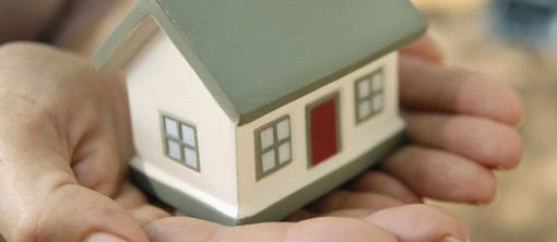 Per la grande maggioranza degli italiani la proprietà della casa significa sicurezza e stabilità Per la grande maggioranza degli italiani la proprietà della casa significa sicurezza e stabilità