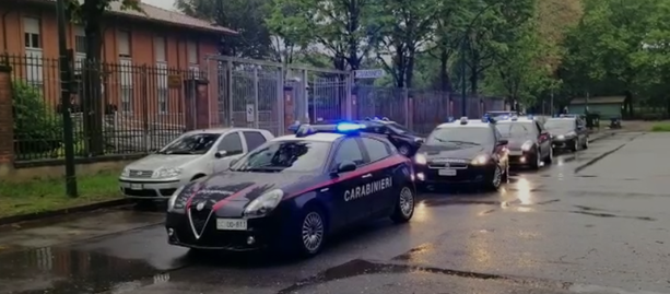 Primo maggio con rissa in piazza d'Armi: il controllo anti assembramento porta all'arresto di 6 peruviani Primo maggio con rissa in piazza d'Armi: il controllo anti assembramento porta all'arresto di 6 peruviani