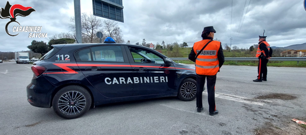 Spaccio di droga e possesso di documenti falsi: arrestati padre e figlio Spaccio di droga e possesso di documenti falsi: arrestati padre e figlio