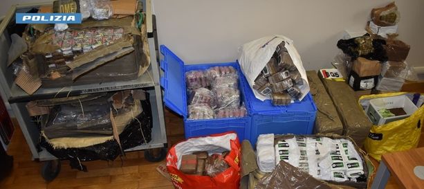 VIDEO. Colpo della polizia al narcotraffico: scoperta mezza tonnellata di droga, quarantenne in manette VIDEO. Colpo della polizia al narcotraffico: scoperta mezza tonnellata di droga, quarantenne in manette