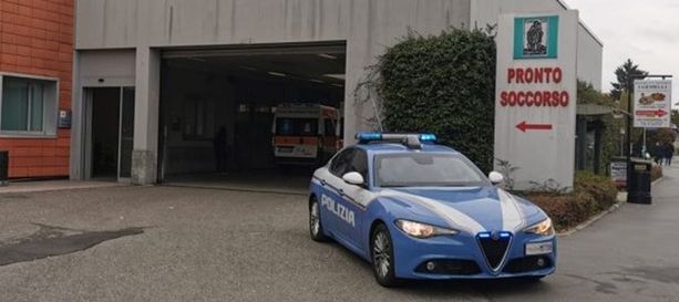 Follia al pronto soccorso del Circolo: aggredisce un'infermiera e prende a testate una guardia giurata, arrestato dalla polizia Follia al pronto soccorso del Circolo: aggredisce un'infermiera e prende a testate una guardia giurata, arrestato dalla polizia