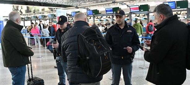 Derubano una turista qatariota a Malpensa e fuggono sull'A8 in taxi: in manette un francese e un egiziano Derubano una turista qatariota a Malpensa e fuggono sull'A8 in taxi: in manette un francese e un egiziano