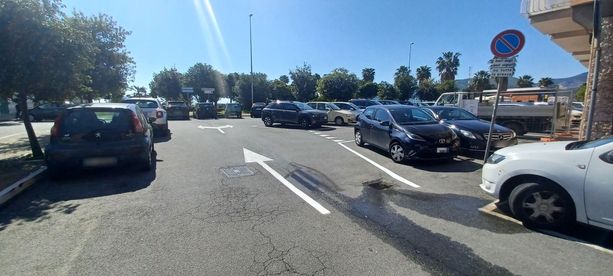 Savona, insulti, spinte e sputi contro una donna: violenta lite a Zinola Savona, insulti, spinte e sputi contro una donna: violenta lite a Zinola