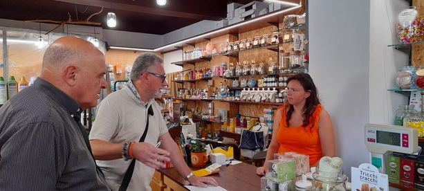 Savona, raccolta firme di FdI a Santa Rita. I residenti “c'è degrado servono più controlli” Savona, raccolta firme di FdI a Santa Rita. I residenti “c'è degrado servono più controlli”