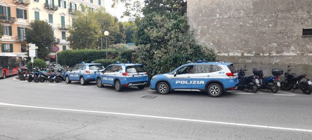Blitz della polizia questa mattina negli uffici della Provincia, a Palazzo Nervi, sequestrati dei documenti Blitz della polizia questa mattina negli uffici della Provincia, a Palazzo Nervi, sequestrati dei documenti