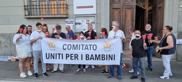 Foti presenta il libro a Pinerolo: protesta di tre associazioni
