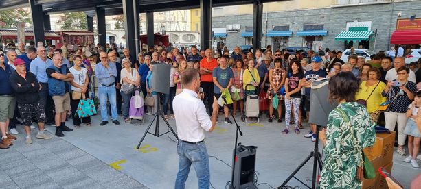 Pinerolo inaugura la nuova piazza Roma con protesta dei commercianti Pinerolo inaugura la nuova piazza Roma con protesta dei commercianti