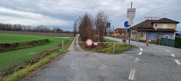 Vigone: chiusa la stradina che porta al Pellice per una frana