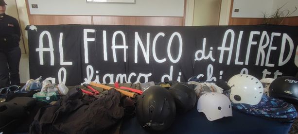 Manifestazione degli anarchici per Cospito a Torino: 18 misure cautelari e 75 denunce