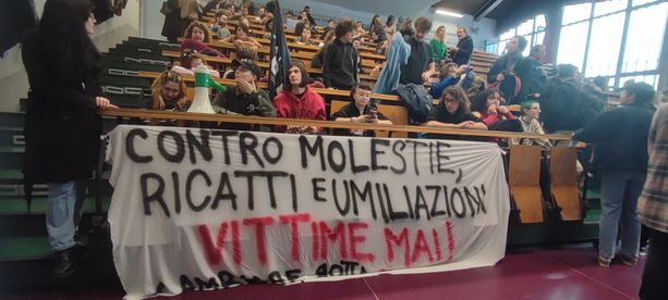 Revocati gli arresti domiciliari al docente universitario accusato di molestie nei confronti delle studentesse