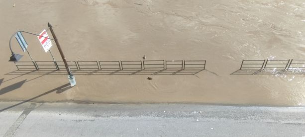Maltempo, a Torino è arrivata la piena. Ecco i Murazzi finiti sotto l'acqua del Po [FOTO]