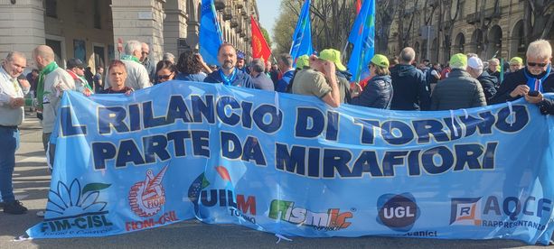 Mirafiori, i sindacati rispondono a Tavares: "Inaccettabile, questa situazione frutto delle sue scelte" Mirafiori, i sindacati rispondono a Tavares: "Inaccettabile, questa situazione frutto delle sue scelte"