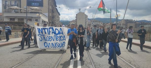 Università occupate: corteo degli studenti da Palazzo Nuovo al Politecnico, dove il rettore ha chiuso la sede [FOTO]