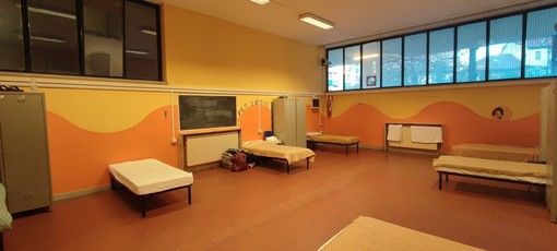 Il nuovo punto di accoglienza per senzatetto è troppo vicino alla scuola elementare: le lamentele di alcuni genitori