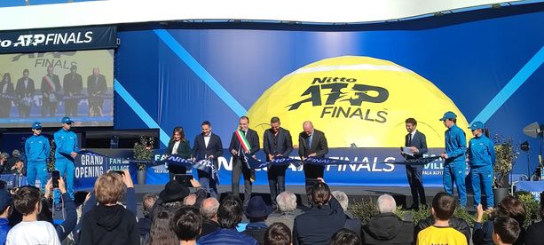 La vigilia delle ATP Finals si accende con i Santi Francesi all'inaugurazione del Fan Village La vigilia delle ATP Finals si accende con i Santi Francesi all'inaugurazione del Fan Village