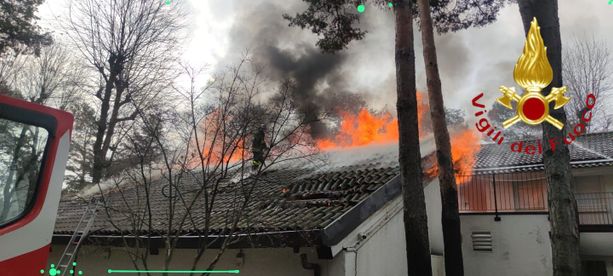 Fiamme al Golf Club di Appiano Gentile: un uomo trasportato al pronto soccorso di Tradate Fiamme al Golf Club di Appiano Gentile: un uomo trasportato al pronto soccorso di Tradate