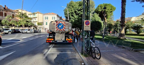 Taggia: acqua contaminata e vietata per qualsiasi uso, alle 18.30 riunione in Prefettura e preoccupazione di bar e ristoranti Taggia: acqua contaminata e vietata per qualsiasi uso, alle 18.30 riunione in Prefettura e preoccupazione di bar e ristoranti