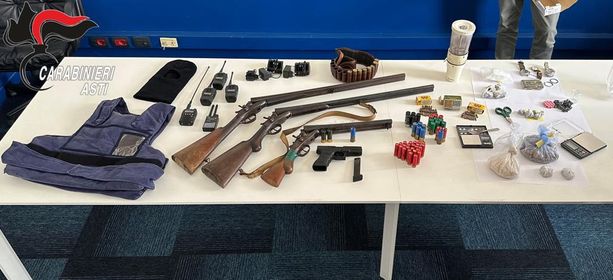 Blitz dell'Arma in Praia: sequestrate armi, munizioni e ingenti quantità di droga