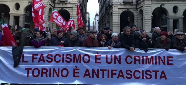 Torino dice “no” all’antisemitismo: “Il fascismo è un crimine” [FOTO e VIDEO]
