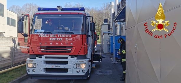 Incendio alla Vernay Italia di Rilate: due persone intossicate dai fumi Incendio alla Vernay Italia di Rilate: due persone intossicate dai fumi