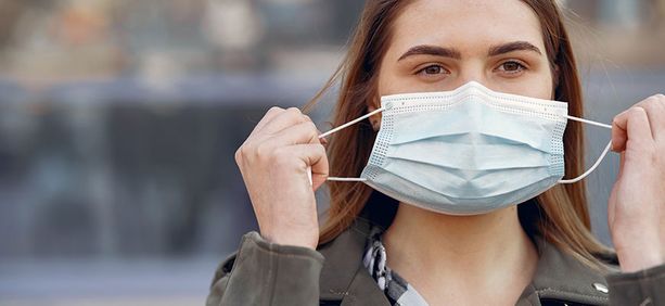 Da da lunedì, sarà obbligatorio indossare la mascherina in tutti gli spazi interni accessibili al pubblico. Il MpS: "Provvedimento tardivo" Da da lunedì, sarà obbligatorio indossare la mascherina in tutti gli spazi interni accessibili al pubblico. Il MpS: "Provvedimento tardivo"